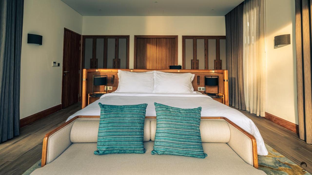 Moevenpick Villas & Residences دونغ دونغ المظهر الخارجي الصورة A bedroom at the hotel