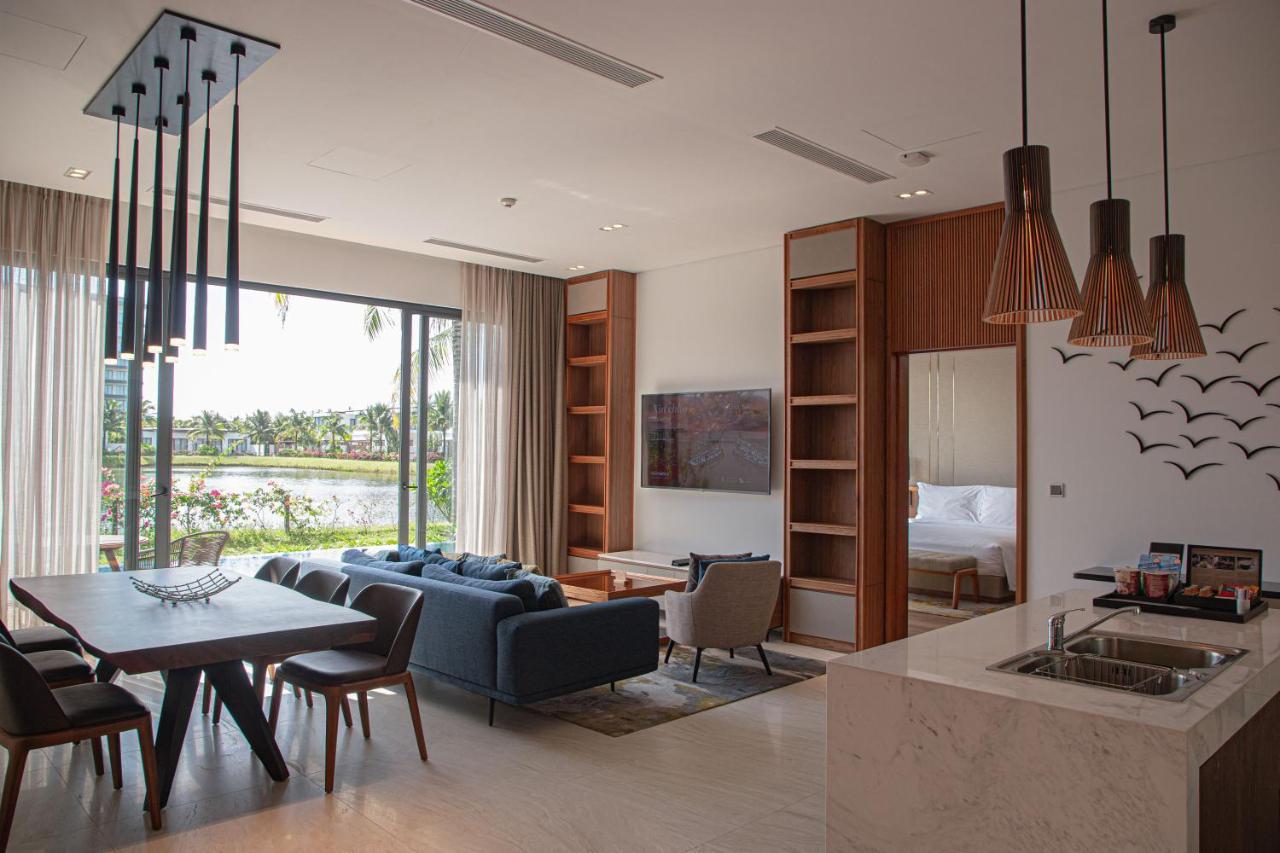 Moevenpick Villas & Residences دونغ دونغ المظهر الخارجي الصورة A living room in a villa at the resort