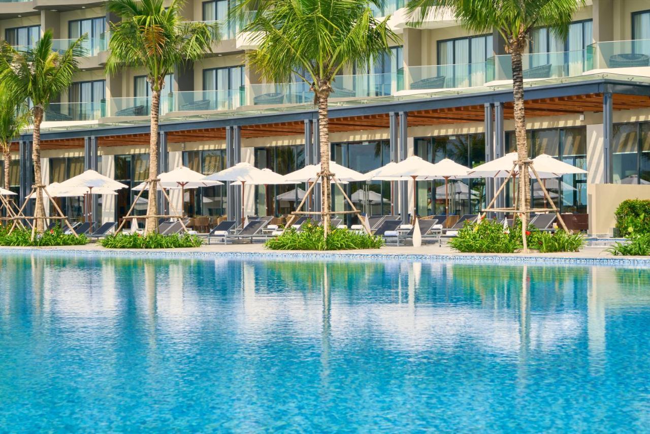 Moevenpick Villas & Residences دونغ دونغ المظهر الخارجي الصورة The pool at the hotel