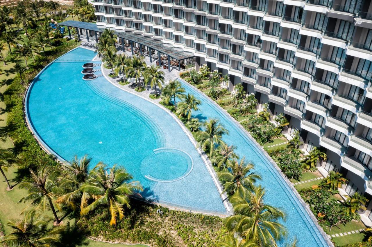 Moevenpick Villas & Residences دونغ دونغ المظهر الخارجي الصورة The pool at the hotel