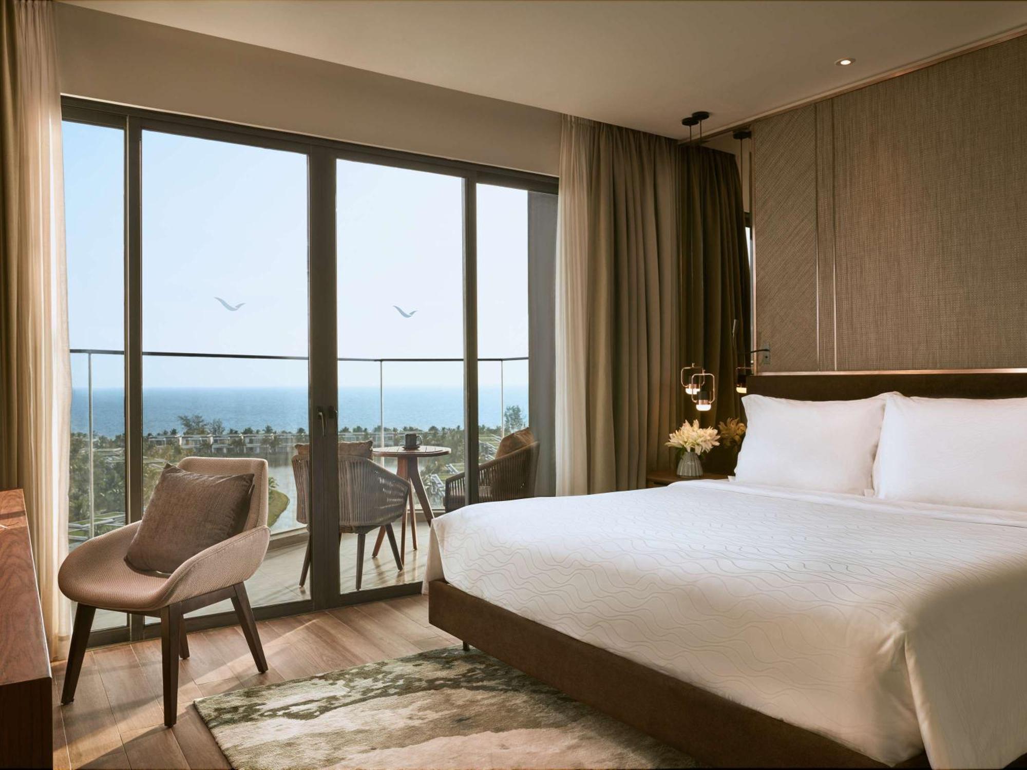 Moevenpick Villas & Residences دونغ دونغ المظهر الخارجي الصورة A bedroom at the hotel