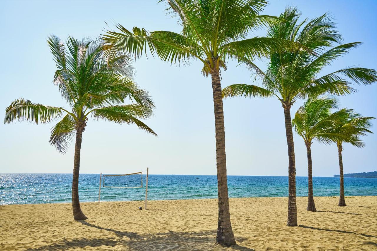 Moevenpick Villas & Residences دونغ دونغ المظهر الخارجي الصورة Palm trees on the beach