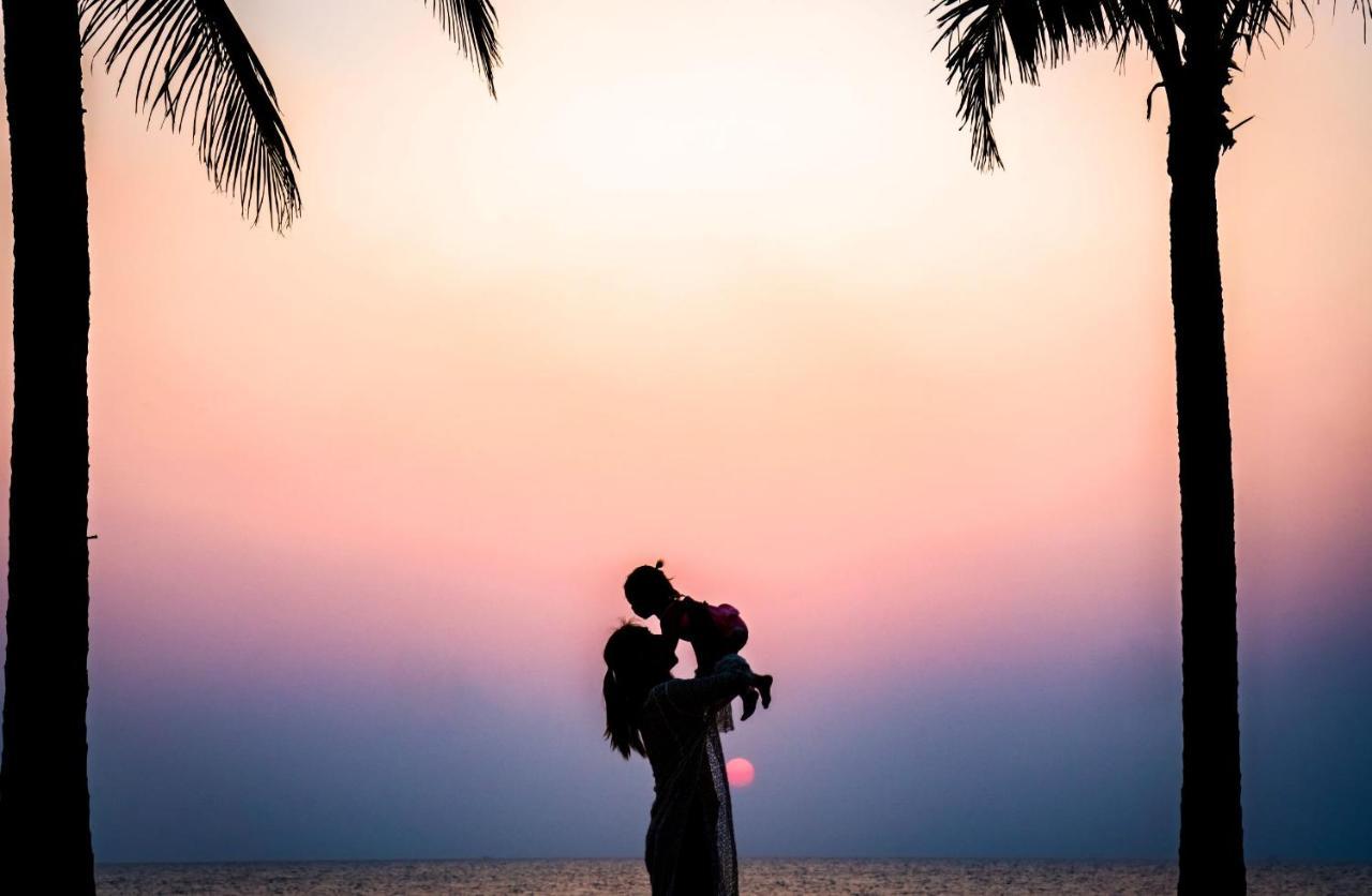 Moevenpick Villas & Residences دونغ دونغ المظهر الخارجي الصورة Sunset at the beach